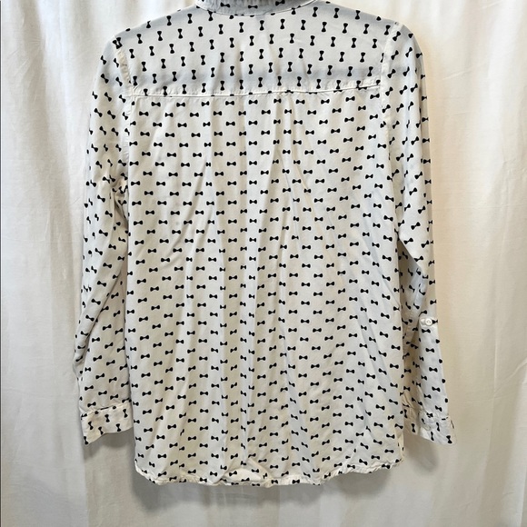 Women’s H&M Button Down Long Sleeve Blouse with Bow Tie Print + Front Po… - Picture 2 of 10
